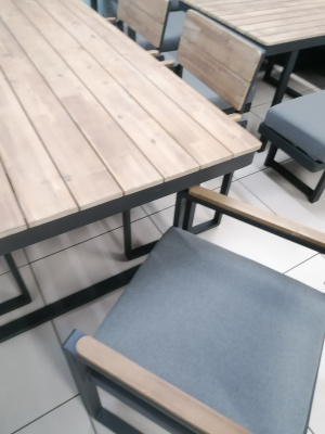 Лаунж зона TOPA с обеденным столом